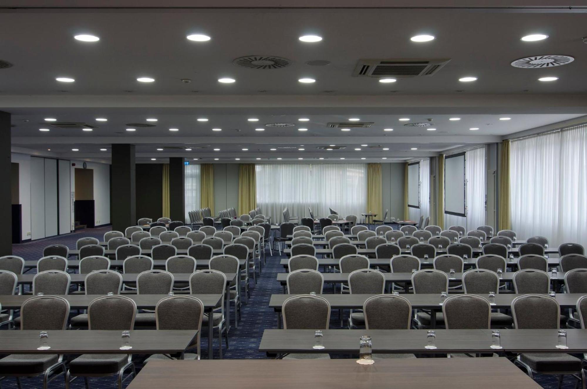 Holiday Inn Munich Unterhaching By Ihg Exteriör bild