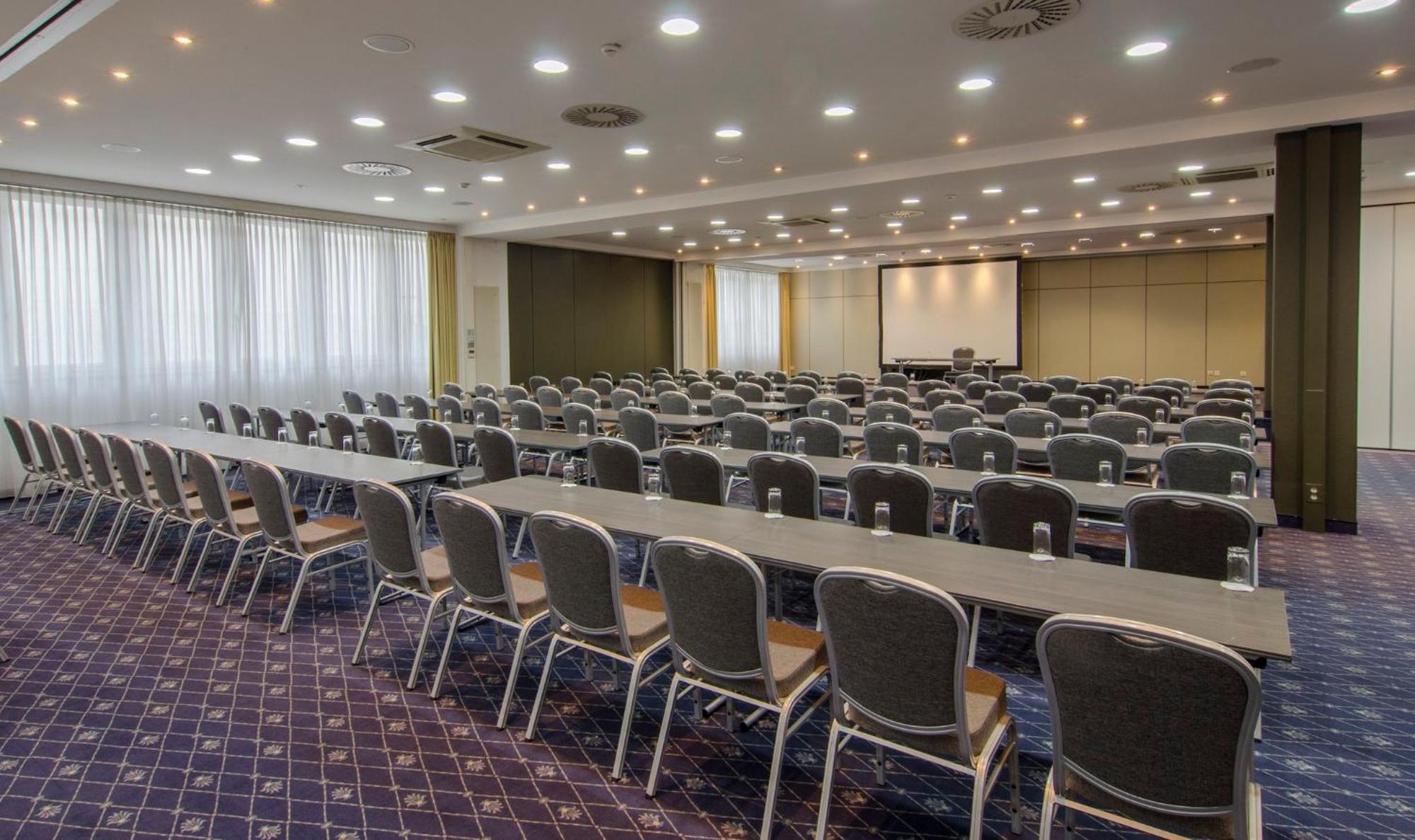 Holiday Inn Munich Unterhaching By Ihg Exteriör bild